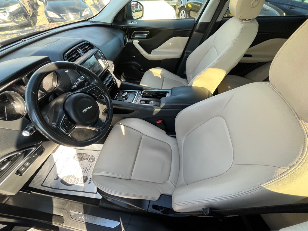 2018 Jaguar F-PACE Image 10