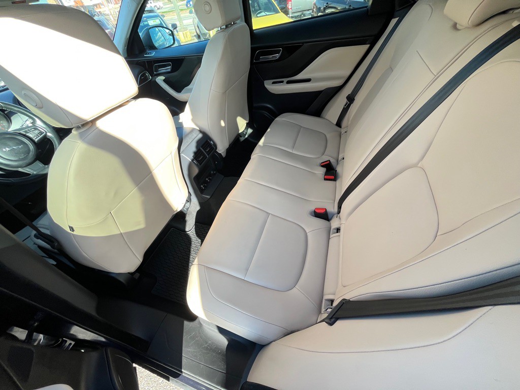 2018 Jaguar F-PACE Image 12