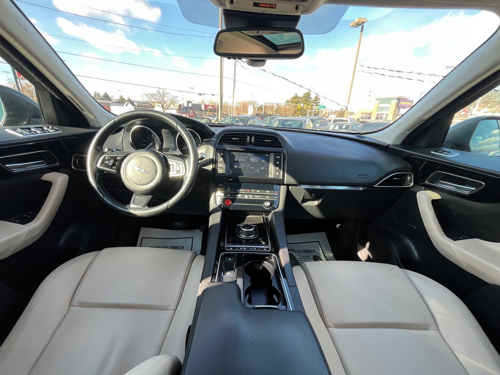 2018 Jaguar F-PACE Image 14