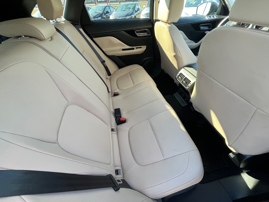 2018 Jaguar F-PACE Image 16