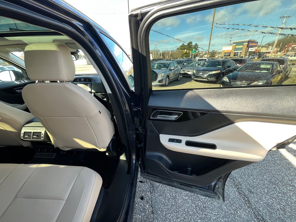 2018 Jaguar F-PACE Image 17