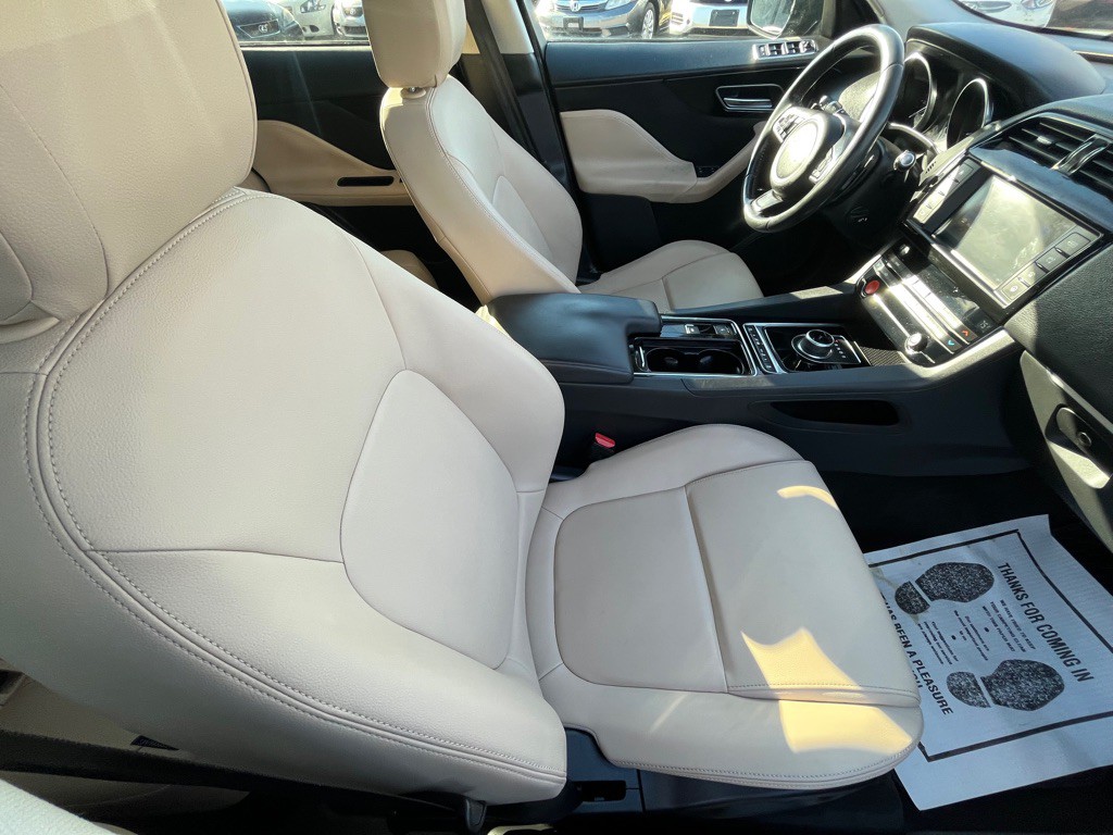 2018 Jaguar F-PACE Image 18