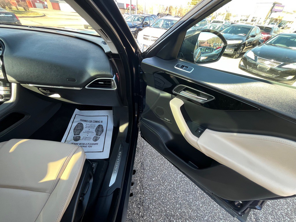 2018 Jaguar F-PACE Image 19