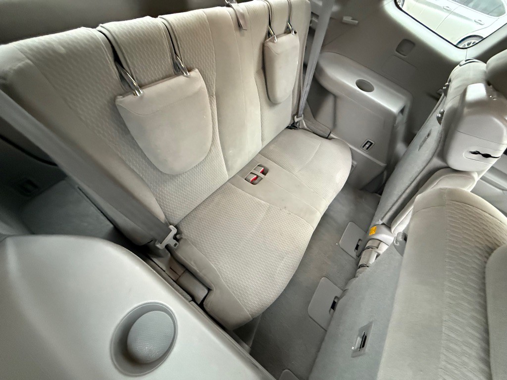2010 Toyota Highlander Image 17