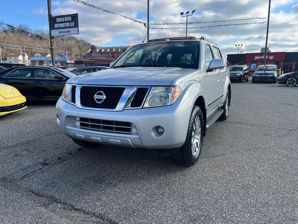 2011 Nissan Pathfinder Image 2