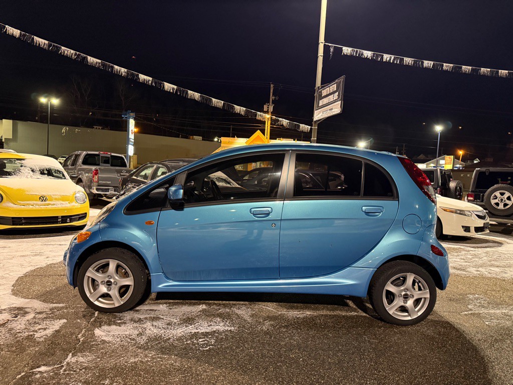 2014 Mitsubishi i-MiEV Image 11