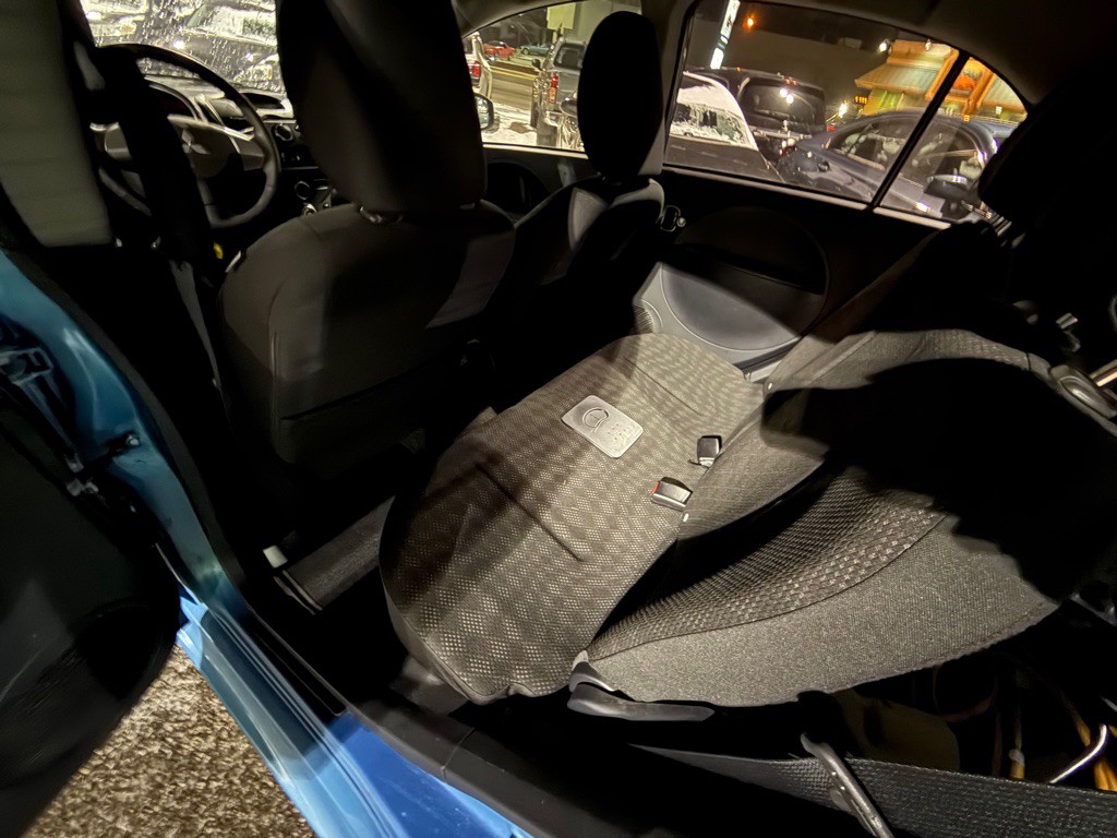 2014 Mitsubishi i-MiEV Image 13