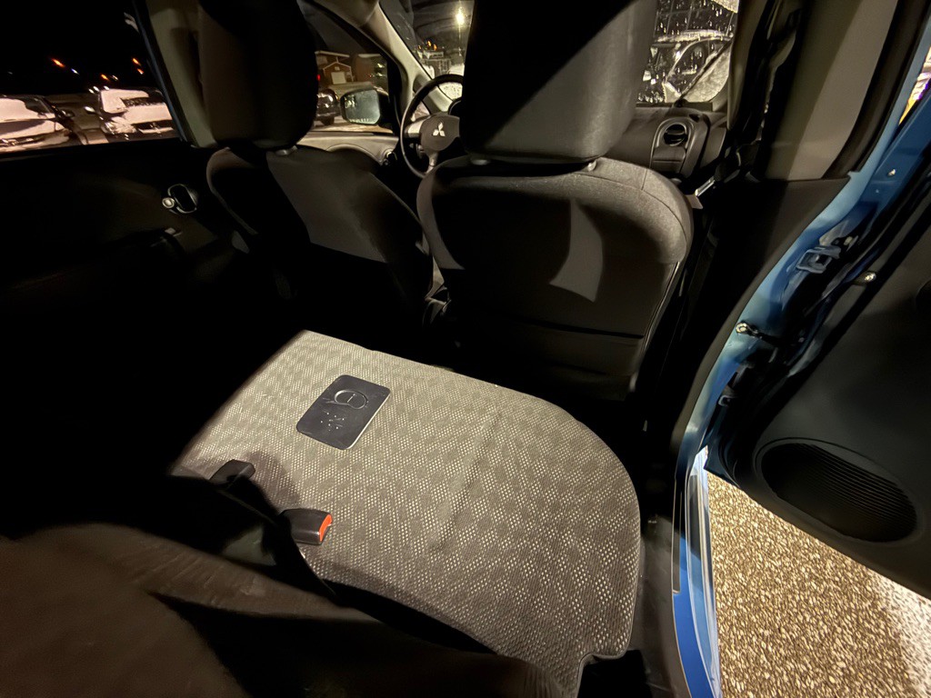 2014 Mitsubishi i-MiEV Image 14