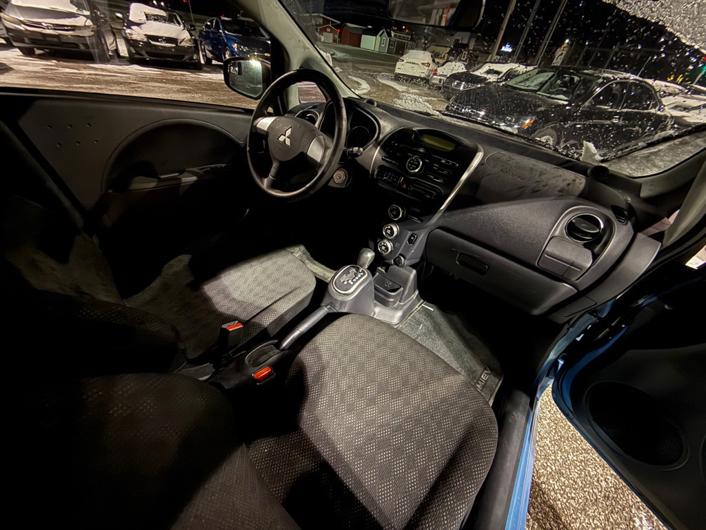 2014 Mitsubishi i-MiEV Image 16