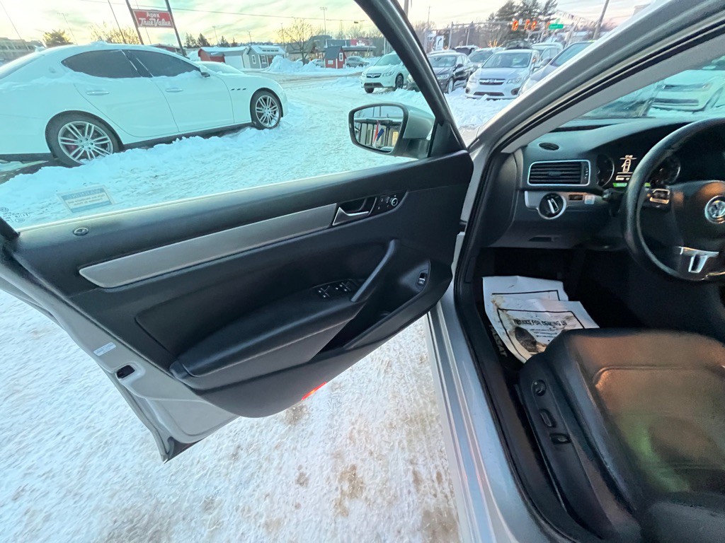 2014 Volkswagen Passat Image 10