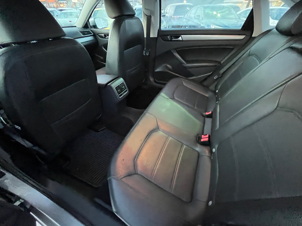 2014 Volkswagen Passat Image 11