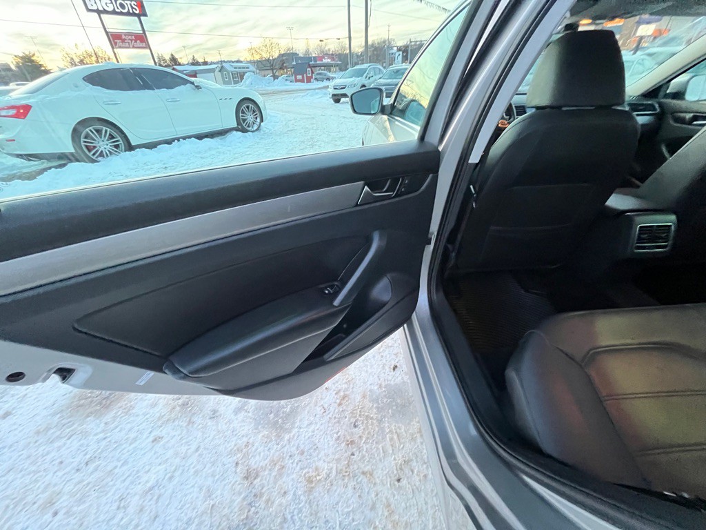 2014 Volkswagen Passat Image 12