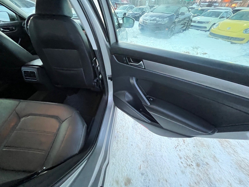 2014 Volkswagen Passat Image 15