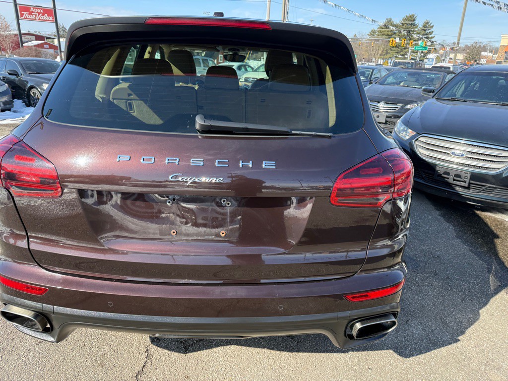 2016 Porsche Cayenne Image 8