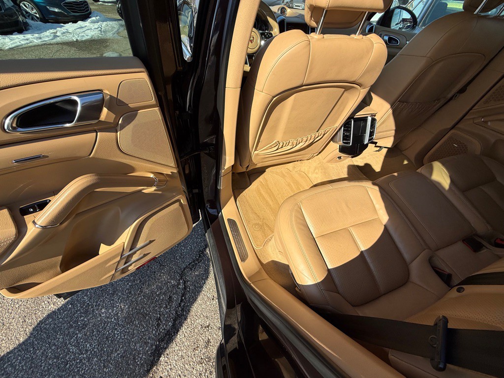 2016 Porsche Cayenne Image 13