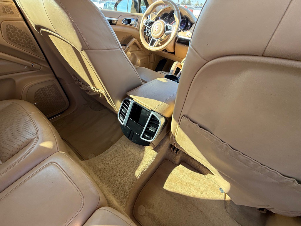 2016 Porsche Cayenne Image 16