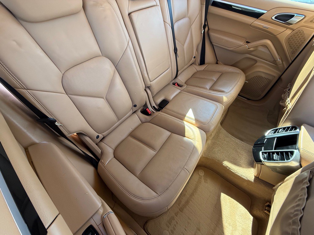 2016 Porsche Cayenne Image 18