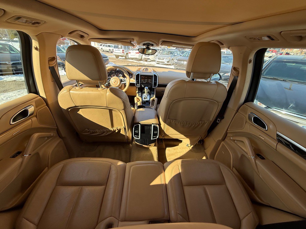 2016 Porsche Cayenne Image 20