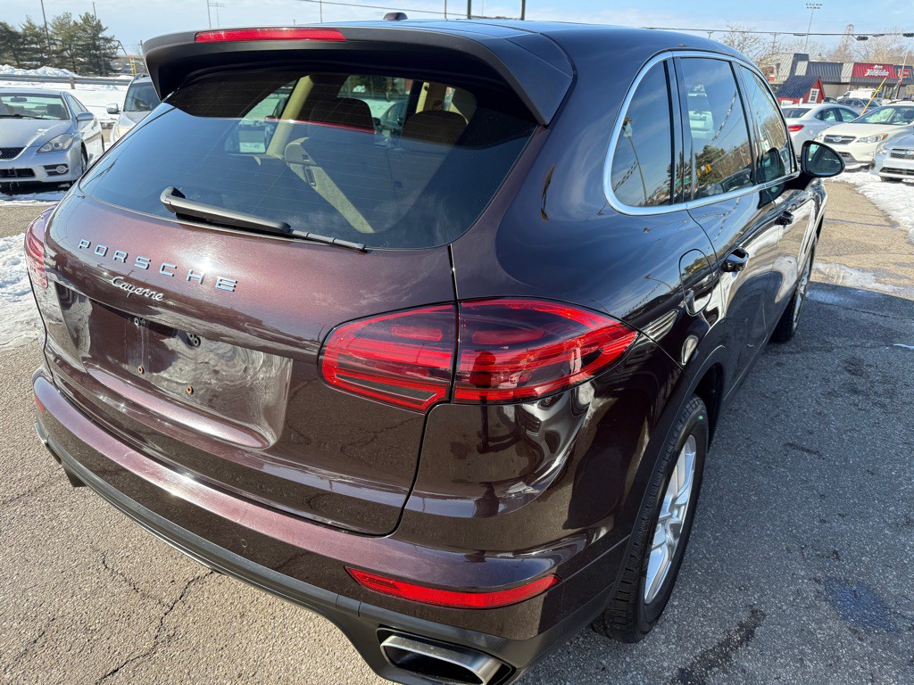 2016 Porsche Cayenne Image 21