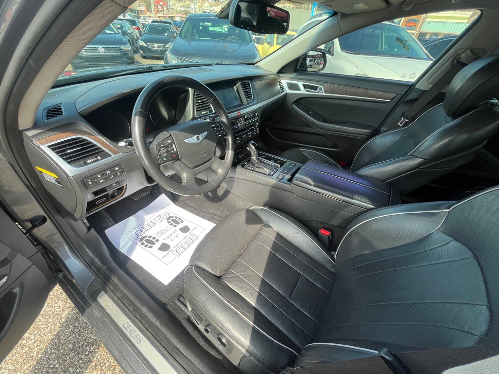 2015 Hyundai Genesis Image 7