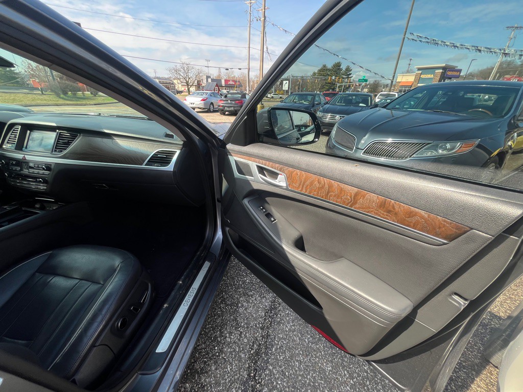 2015 Hyundai Genesis Image 15