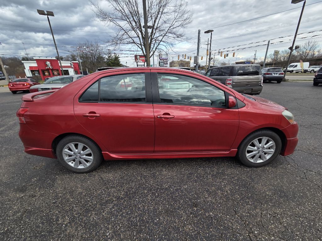 2010 Toyota Yaris Image 4