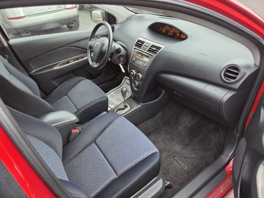 2010 Toyota Yaris Image 9