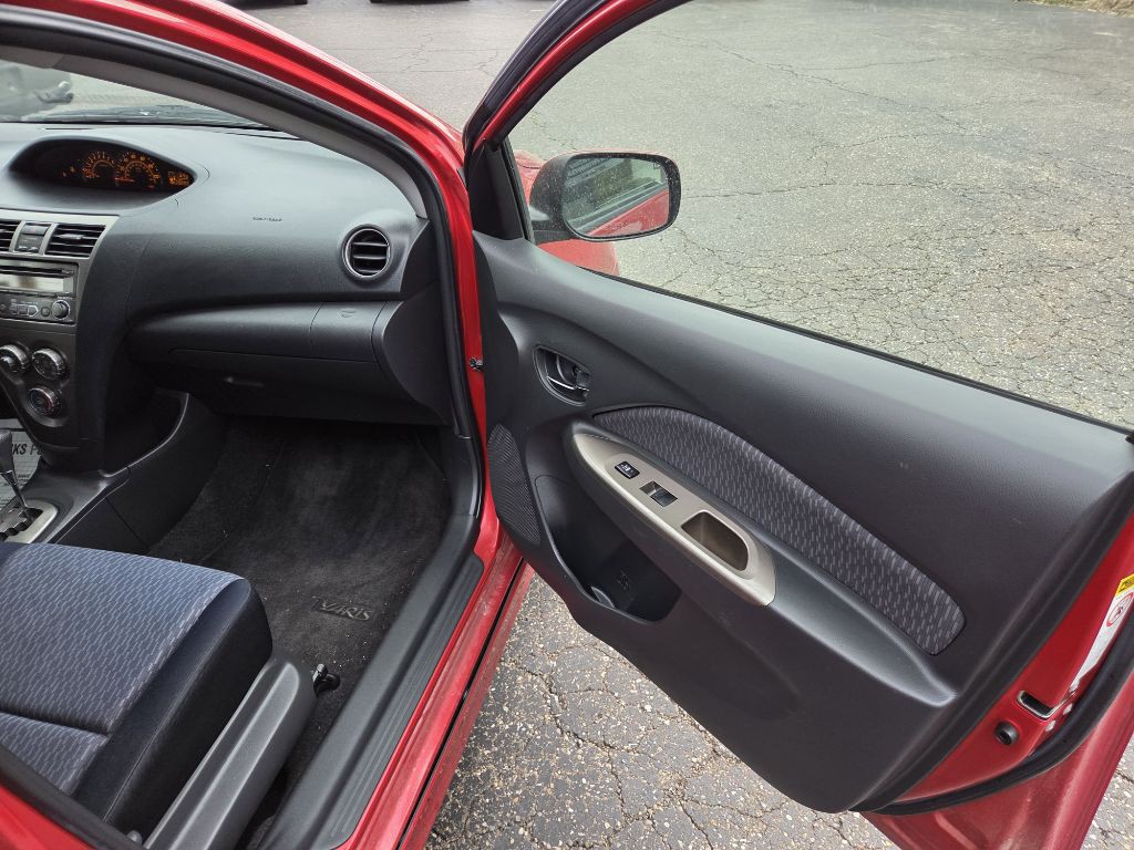 2010 Toyota Yaris Image 10