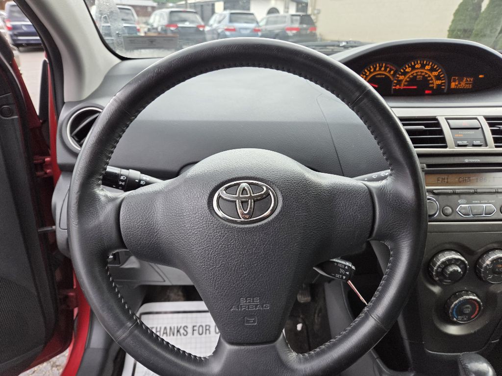 2010 Toyota Yaris Image 11