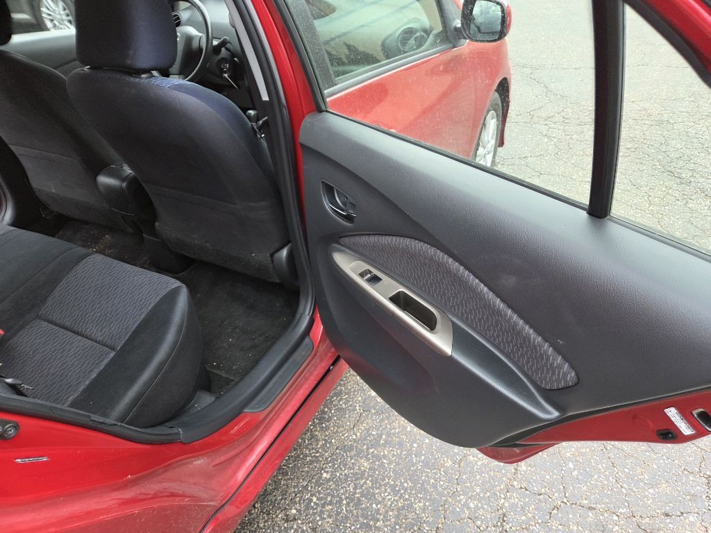 2010 Toyota Yaris Image 13
