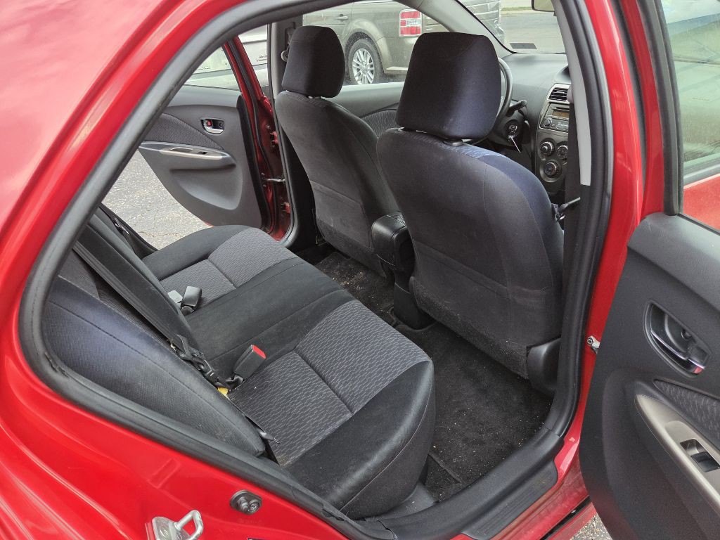 2010 Toyota Yaris Image 14
