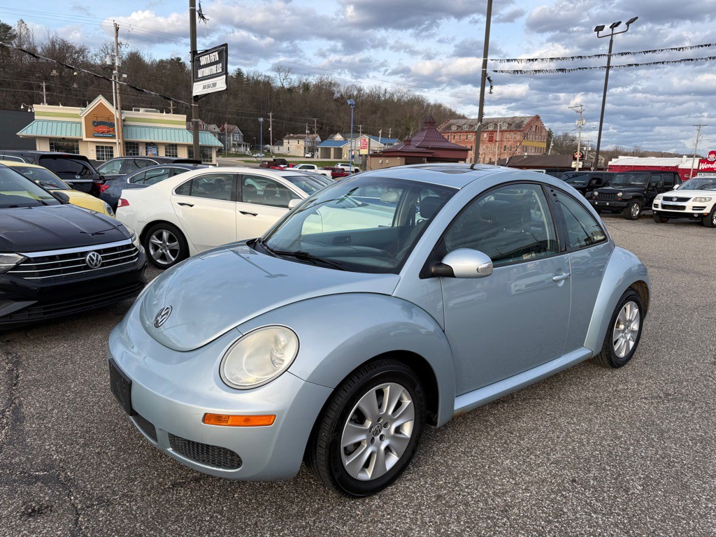 2009 Volkswagen Beetle Image 2