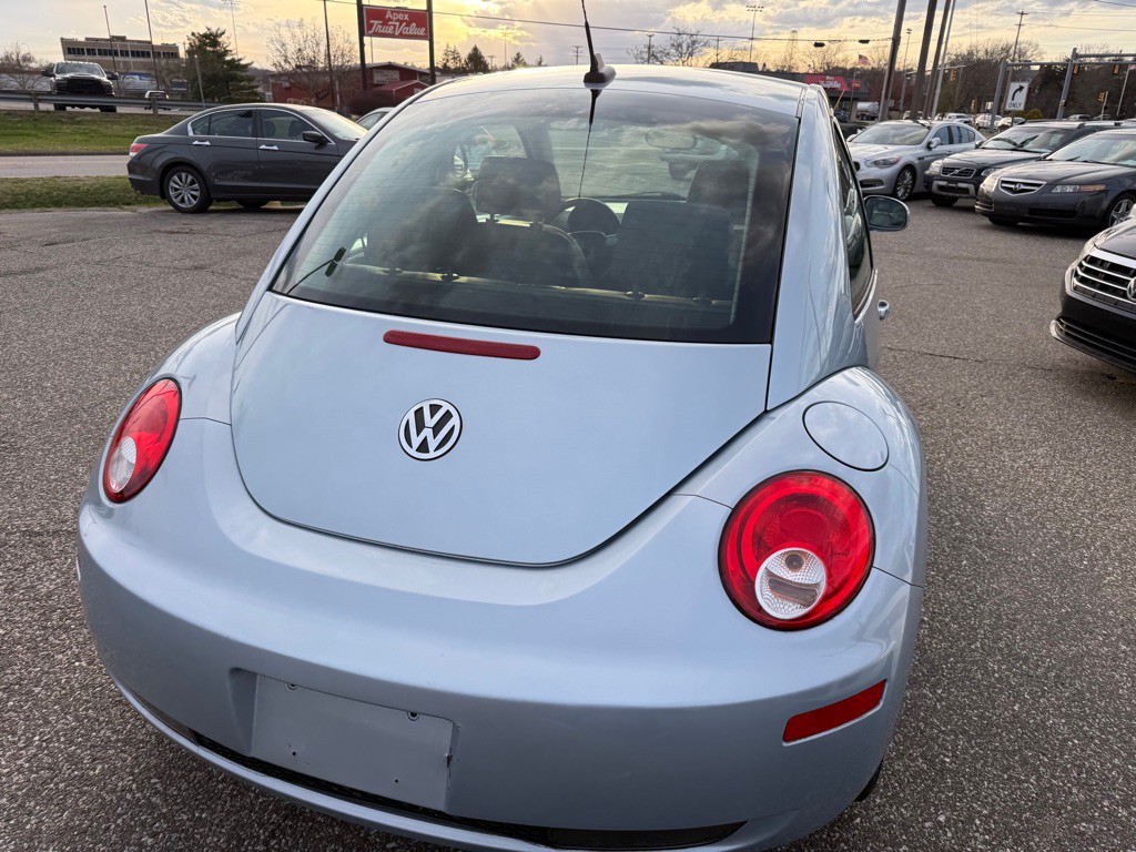 2009 Volkswagen Beetle Image 8