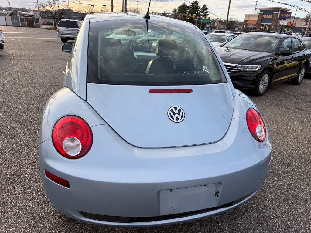 2009 Volkswagen Beetle Image 9