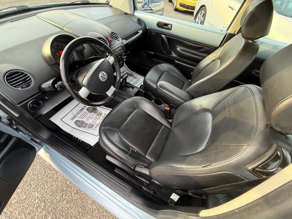 2009 Volkswagen Beetle Image 12