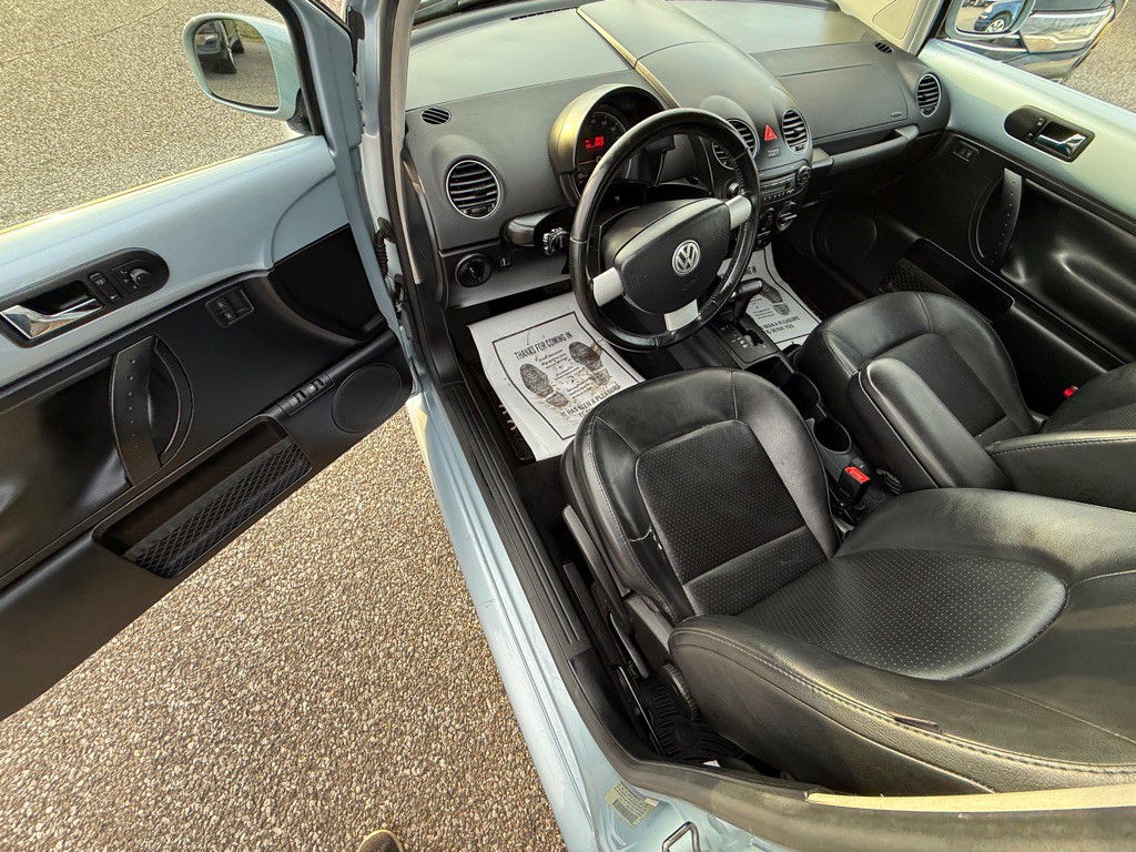 2009 Volkswagen Beetle Image 13