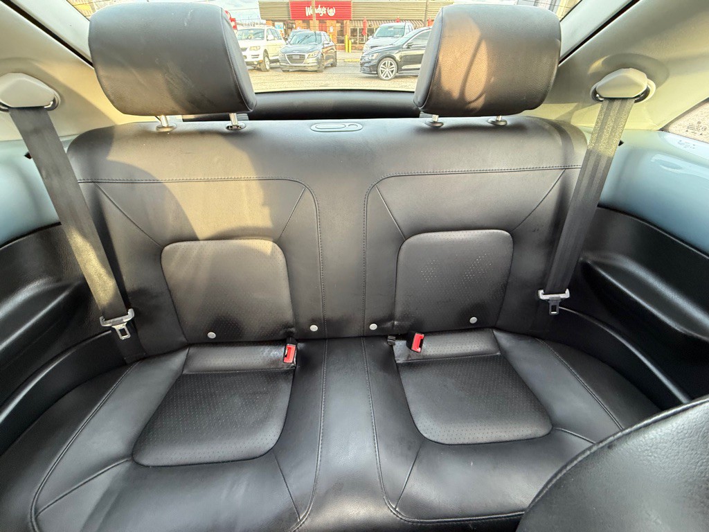 2009 Volkswagen Beetle Image 14