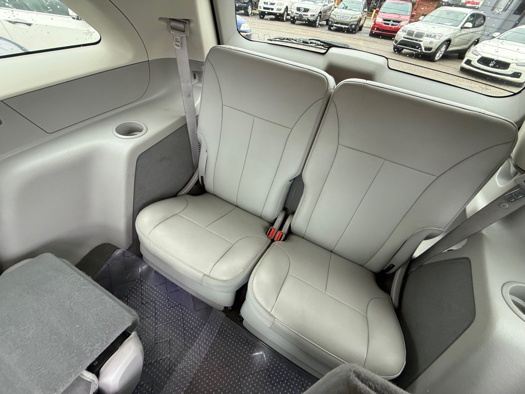2007 Chrysler Pacifica Image 14