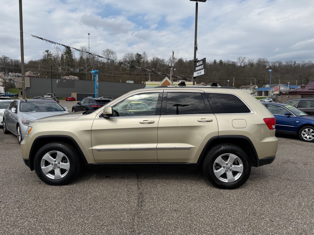 2011 Jeep Grand Cherokee Image 8