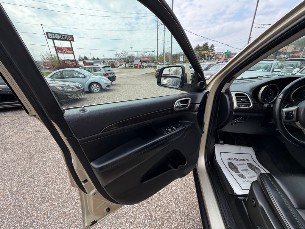 2011 Jeep Grand Cherokee Image 10