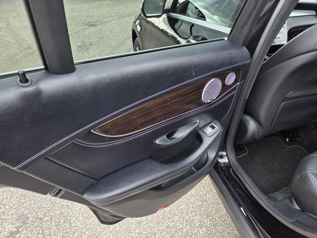2016 Mercedes-Benz GLC-Class Image 17