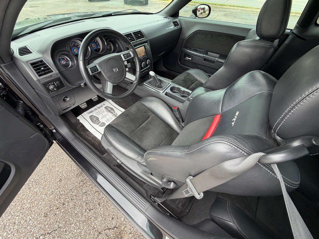 2010 Dodge Challenger Image 10