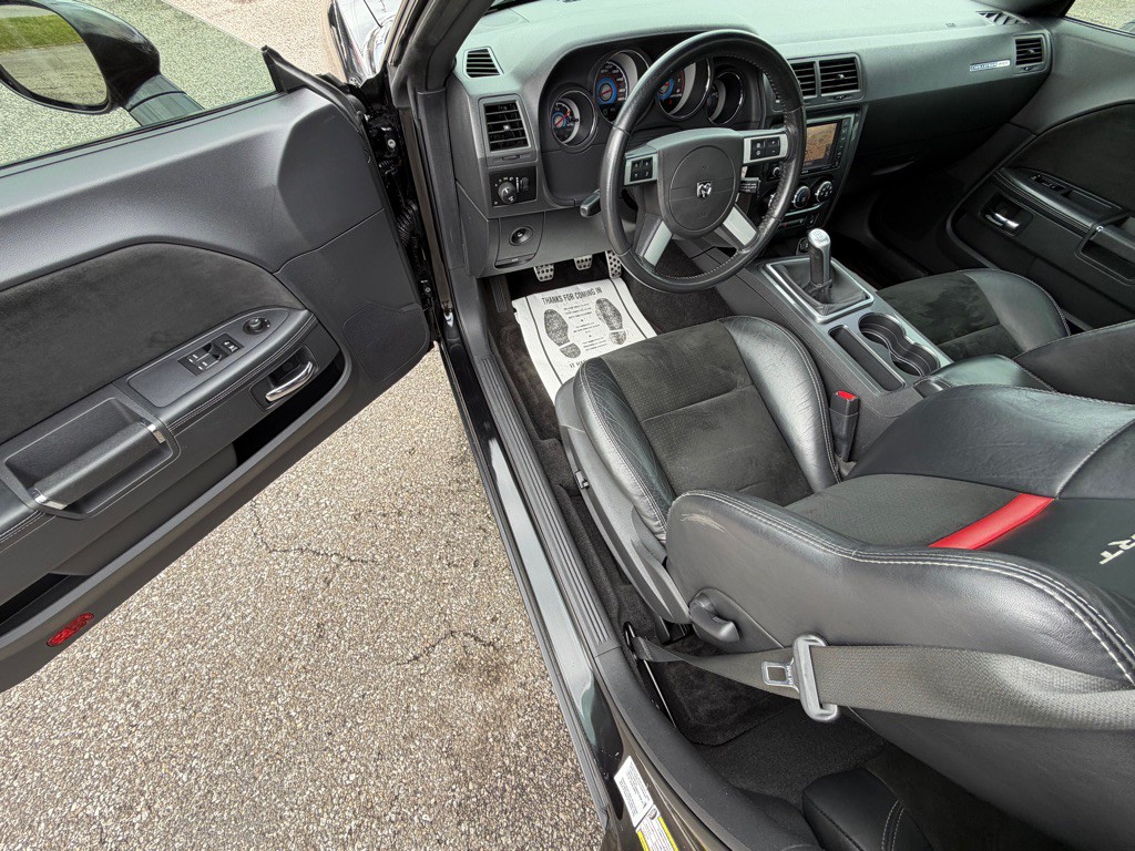 2010 Dodge Challenger Image 11