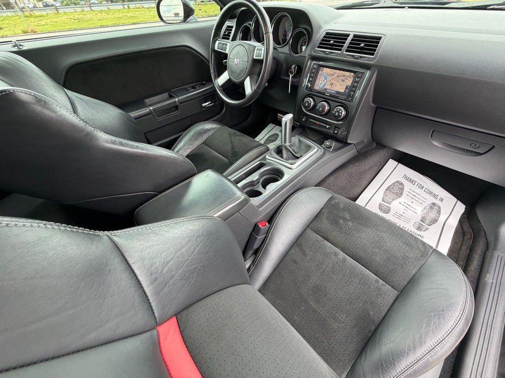 2010 Dodge Challenger Image 16
