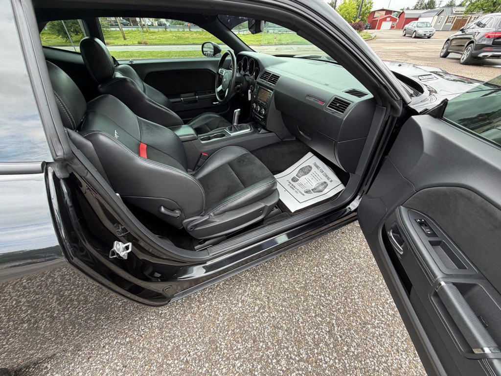 2010 Dodge Challenger Image 17