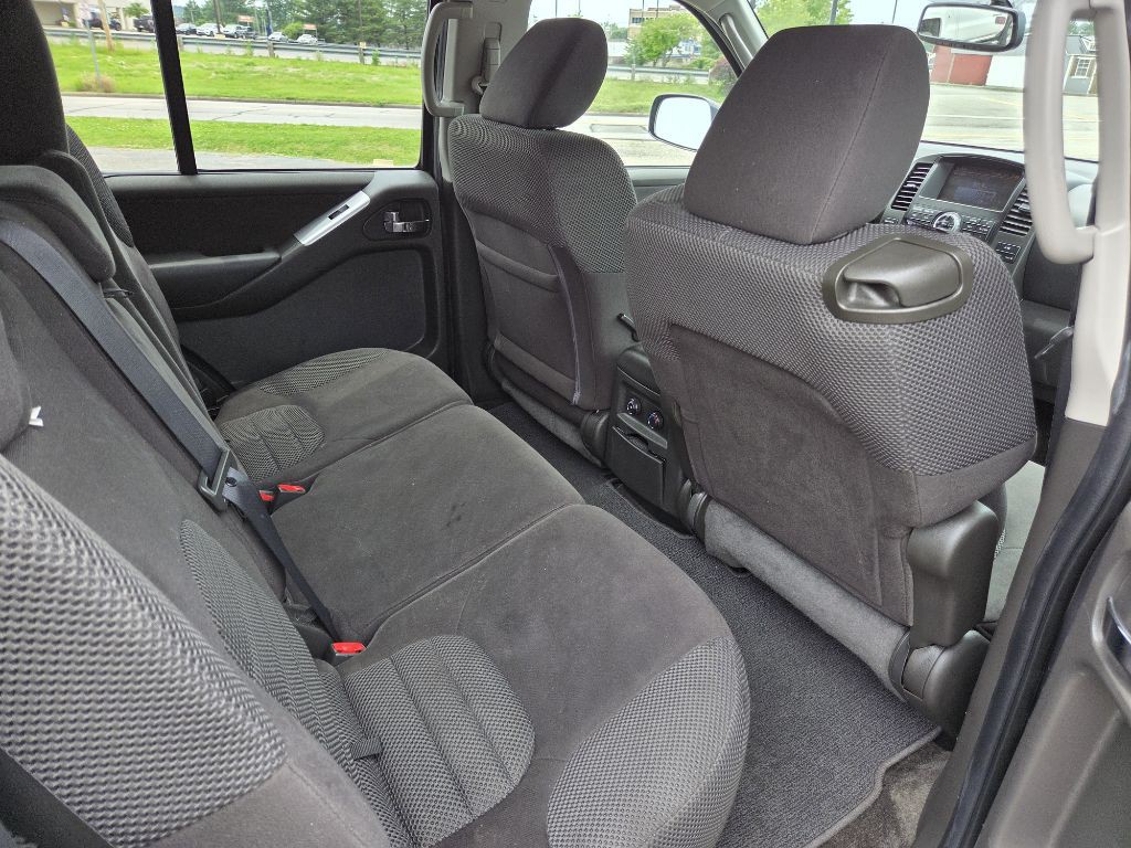 2012 Nissan Pathfinder Image 16