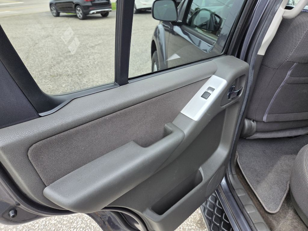 2012 Nissan Pathfinder Image 17