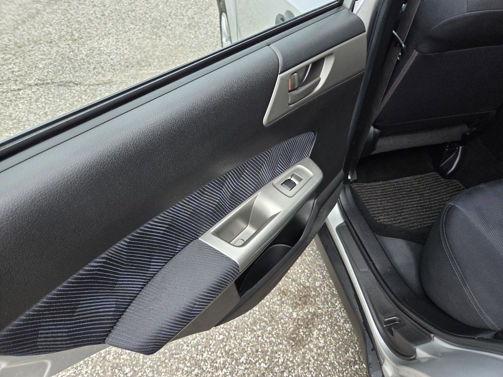 2010 Subaru Forester Image 17