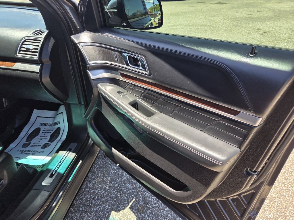 2017 Ford Explorer Image 13