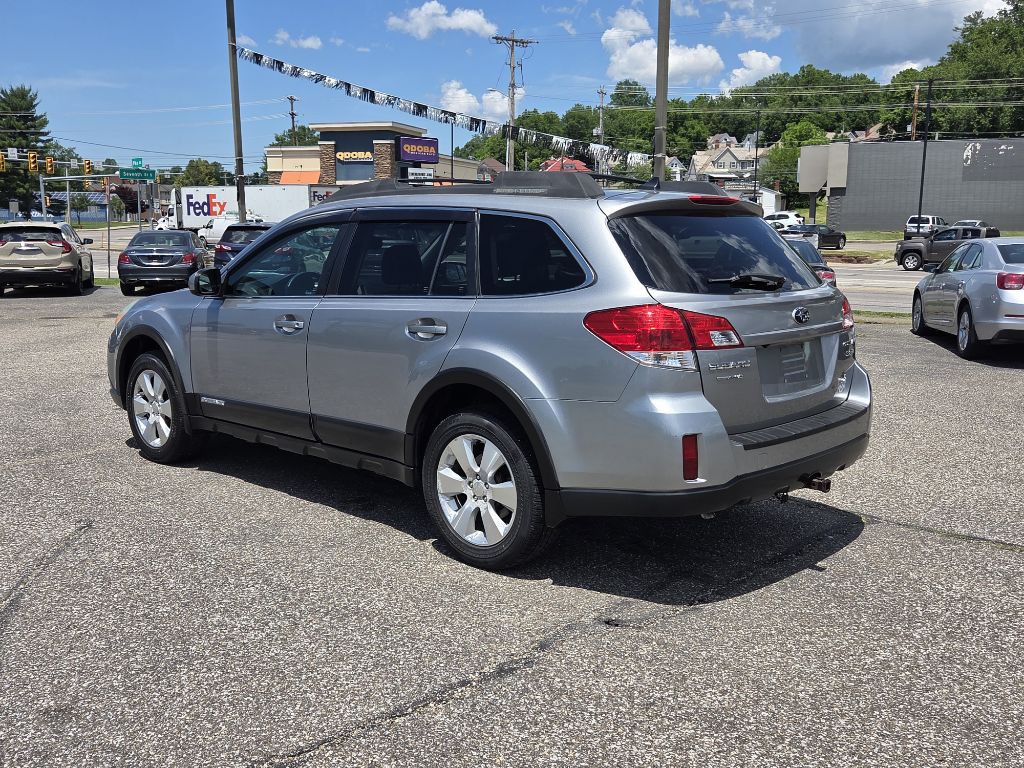 2011 Subaru Outback Image 8